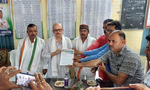 एनएफ रेलवे कर्मचारी संघ ने सांसद को सात सूत्री मांगों का सौंपा ज्ञापन सांसद ने दिया आश्वासन रेलवे के महत्वपूर्ण बैठक में उठाया जाएगा सभी मांग