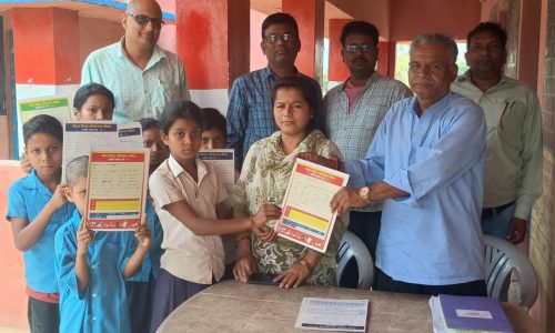 उत्क्रमित मध्य विद्यालय बढ़ैया के प्रधानाध्यापक ने परिणाम घोषित किया -समारोह में छात्र-छात्राओं को दिया प्रगति पत्र