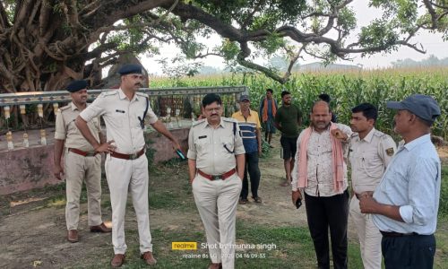मशान बाबा मंदिर का चबूतरे का रैलिंग क्षतिग्रस्त से ग्रामीण आक्रोशित ।