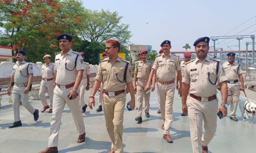 कटिहार रेलवे स्टेशन पर एंट्री और एक्जिट पर सुरक्षा व्यस्था को बढ़ा दिया गया है:रेल एसपी।