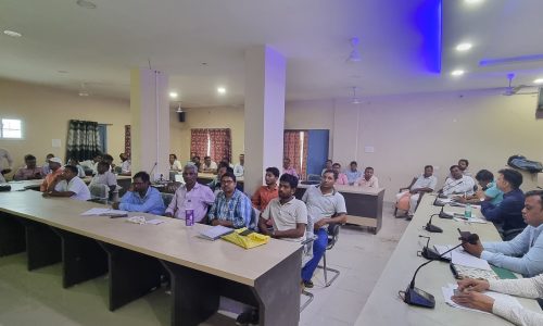 मनिहारी के प्रखंड सभागार में बीएलओ को प्रशिक्षण दिया गया।