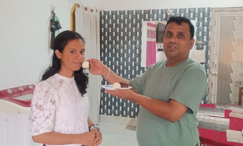 आदिता सिन्हा ने 95.8 % प्राप्त कर विद्यालय टॉपर बनने का गौरव प्राप्त की है