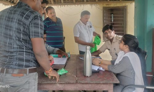 जनता दरबार में एक मामले का निष्पादन – सीओ अनुपम।