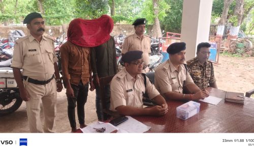 मनिहारी में जमीनी विवाद को लेकर पोतों ने दादा को मारी गोली, दोनों आरोपी गिरफ्तार