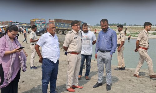मनिहारी एलसीटी कुटी घाट पर माइनिंग, डीटीओ विभाग की बड़ी कार्रवाई, दो मालवाहक जहाजों से 24 ओवरलोडेड ट्रक पकड़े गए