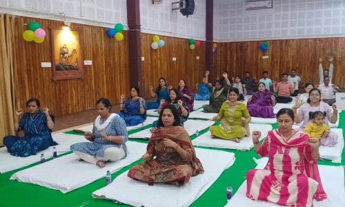 रेलवे अधिकारी क्लब में आर्ट ऑफ़ लिविंग कार्यशाला का डीआरएम ने किया उद्घाटन