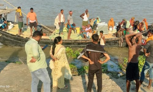 खेरिया गंगा घाट का निरीक्षण में पहुंचे अंचलाधिकारी