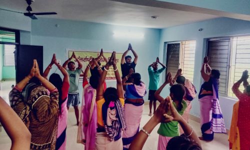 हसनगंज में अंतर्राष्ट्रीय योग दिवस पर  लोगों ने किया सामूहिक योगाभ्यास।