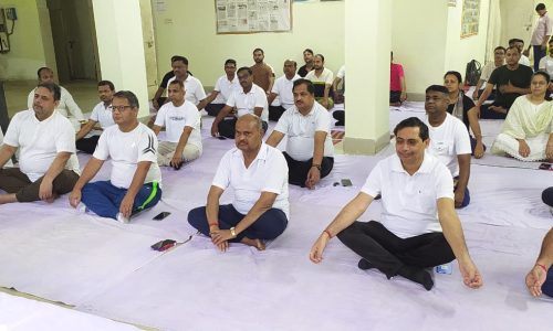 अंतर्राष्ट्रीय योग दिवस के अवसर पर न्यायिक प्राधिकारियों ने किया योगा, योग करने से शरीर से लेकर मन तक स्वस्थ रहता है: जिला जज
