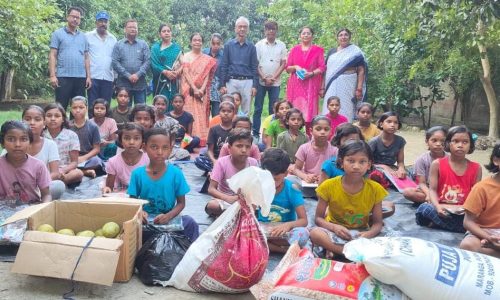 उत्क्रमित मध्य विद्यालय सिरसा अनुसूचित जाति के छात्र-छात्राओं को प्रधानाध्यापिका ने किया पुरस्कृत
