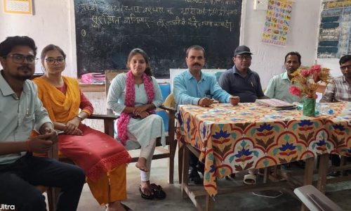 उत्क्रमित मध्य विद्यालय उफरैल में जाने आने के लिए सड़क नहीं रहने से छात्र-छात्राओं को हो रही है परेशानी