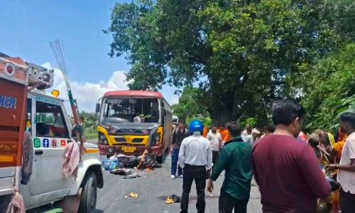 बस और बाइक कि टक्कर एक कांवरिया की मौत ।