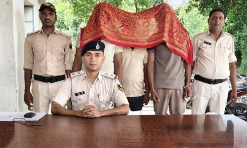 मनिहारी में शराब पीकर उत्पात, तीन युवक गिरफ्तार