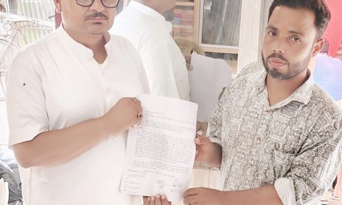 विद्यालय की ईंट चोरी कर बिक्री, वार्ड सदस्य ने की शिकायत