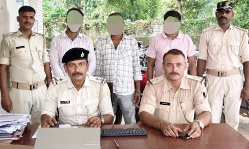 मनिहारी पुलिस ने समकालीन अभियान के तहत दो वारंटी व मारपीट कांड का आरोपी को किया गिरफ्तार।