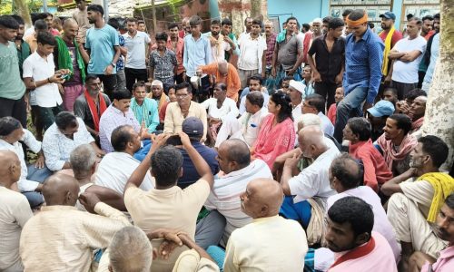 कटाव पीड़ितों की सर्वेदय आश्रम में बैठक, नीतीश कुमार से कटाव रोधी कार्य की मांग.