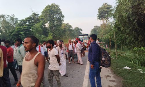 बेरिकेट्स कर रहे 2 मजदूर को एक तेज रफ्तार स्कार्पियो ने ऊड़ा दिया, मौत। आक्रोशित लोगों ने किया सड़क जाम।