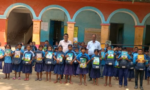 प्राथमिक विद्यालय पीरगंज में कमजोर बच्चों को मिशन दक्ष कक्षा संचालन किया जाता है