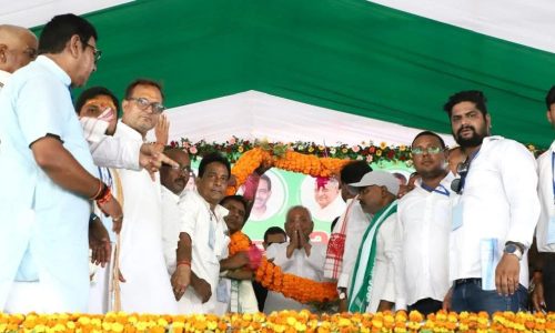 मुख्यमंत्री नितीश कुमार ने स्वतंत्रता सेनानी अनूप लाल मंडल की प्रतिमा का किया अनावरण।