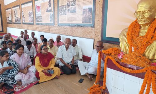 कुर्सेला सर्वोदय आश्रम में गांधी जयंती पर कार्यक्रम, बापू के विचारों को आत्मसात करने का लिया संकल्प