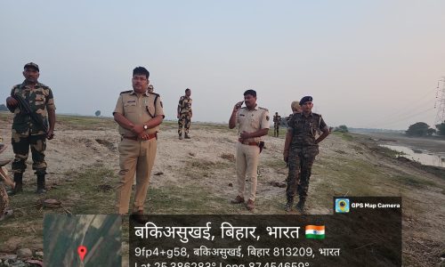 पुलिस प्रशासन ने दियारा क्षेत्र में किया फ्लेग मार्च।