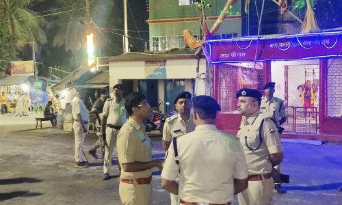 चुनाव और छठ पर्व को लेकर मनिहारी पहुंचे एसपी, अधिकारियों संग की समीक्षा बैठक