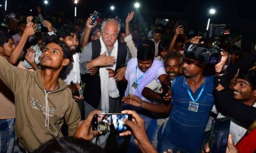 डॉ0 शकील अहमद खान कदवा में दिन-रात कर रहे हैं जनसम्पर्क