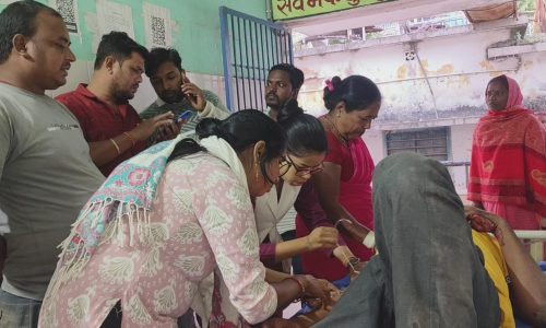 कुर्सेला में NH-31 पर टोटो-बुलेट भिड़ंत, सात सवारों से भरा टोटो पलटा; चालक सहित दो गंभीर रूप से घायल।