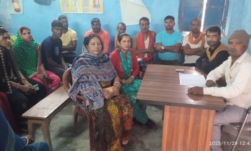 अभिभावक शिक्षक संगोष्ठी में बच्चों की शत-प्रतिशत उपस्थिति सुनिश्चित करने पर जोर, प्राथमिक विद्यालय अयोध्यागंज, तीनघरिया में आयोजित बैठक