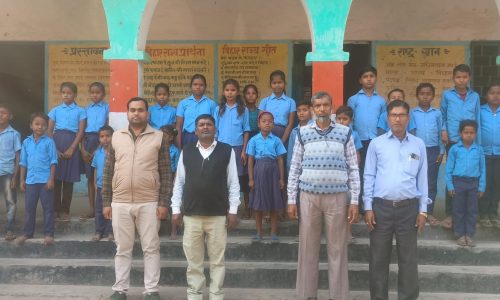 उत्क्रमित मध्य विद्यालय राहर के छात्र-छात्राओं का पठन-पाठन पर प्रधानाध्यापक रखते हैं विशेष ध्यान