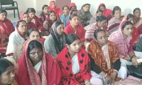 स्वास्थ्य उपकेंद्र जगरनाथपुर में आशा कर्मियों की समीक्षा बैठक आयोजित कर स्वास्थ्य योजनाओं पर चर्चा की गई।