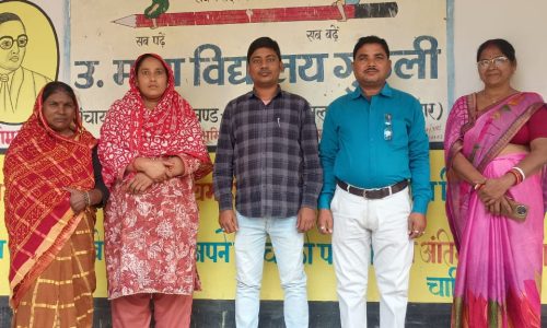 उत्क्रमित मध्य विद्यालय  गुठैली में सड़क नहीं रहने से छात्रों को हो रही है परेशानी प्रधानाध्यापक ने छात्र-छात्राओं के लिए किया शौचालय की मांग