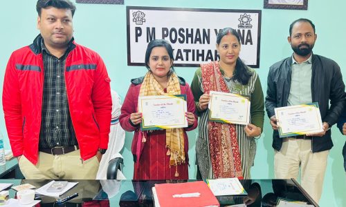 तीन शिक्षकों को उत्कृष्ट शिक्षक सम्मान, विद्यालय में खुशी की लहर