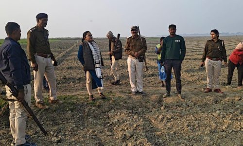 दियारा में लाल कार्डधारीयों के भूमि का अंचल प्रशासन ने कराया सीमांकन