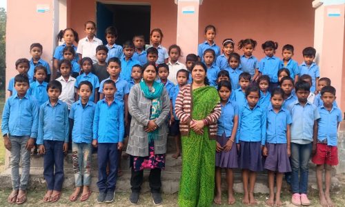 विमला देवी प्राथमिक विद्यालय उत्तर टोला भर्री छात्र-छात्राएं स्कूल ड्रेस में विद्यालय आते हैं