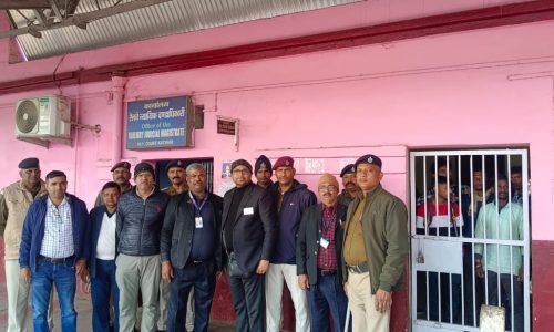 कटिहार स्टेशन पर रेलवे मजिस्ट्रेट चेकिंग में हुई बड़ी कार्रवाई।100 से अधिक पकड़े गए बेटिकट यात्री