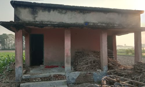 बेतोना गांव का सामुदायिक भवन जर्जर, ग्रामीणों में आक्रोश