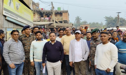 पीडब्लूडी सड़क के किनारे किए गए अतिक्रमण को लेकर प्रशासन सख्त।