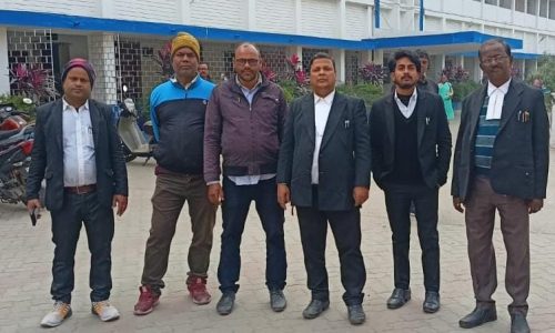 न्याय मित्र एवं पंचायत सचिवों के लंबित मानदेय भुगतान के शीघ्र भुगतान के लिए  डीएम को सौंपा स्मार पत्र