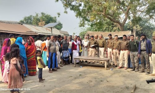 गोबराही दियारा में फ्लैग मार्च, विधि व्यवस्था व शांति बहाल करने पर पुलिस का जोर
