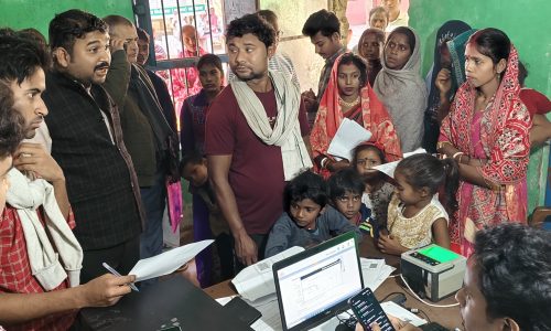 बीडीओ ने आधार कार्ड सेंटर का किया औचक निरीक्षण,सेंटर संचालक को दिया गया कई निर्देश