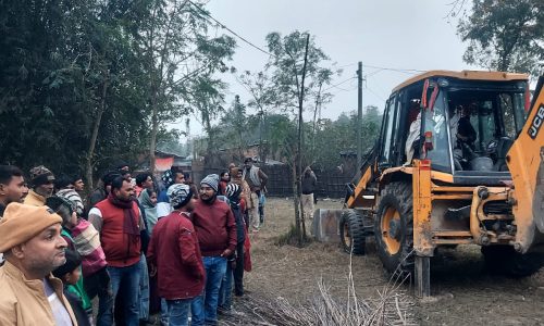 पंचायत सरकार भवन निर्माण को लेकर अतिक्रमण हटाया गया, चार परिवारों के घर तोड़े गए।