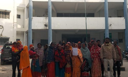विस्थापित परिवारों ने स्थायी बसोबास के लिए भूमि उपलब्ध कराने की लगाई गुहार