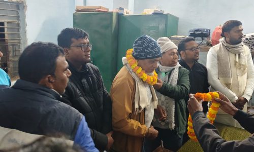 अंचल कर्मी को सेवानिवृत्ति पर दी गई भावभीनी विदाई