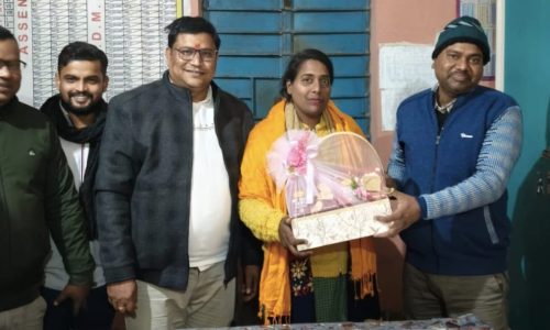 प्रधान शिक्षिका अर्चना कुमारी को उज्जैनी अंगवस्त्रम से किया गया सम्मानित