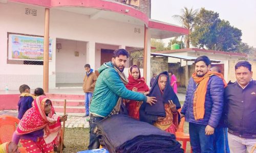 हसनगंज में बढ़ती ठंड से जनजीवन प्रभावित, 151 जरूरतमंदों के बीच कंबल वितरण