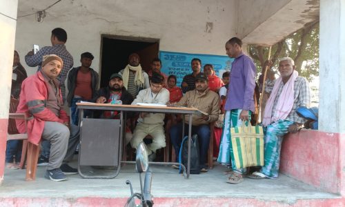 धनगामा सामुदायिक भवन में किसान पंजीकरण शिविर का आयोजन।