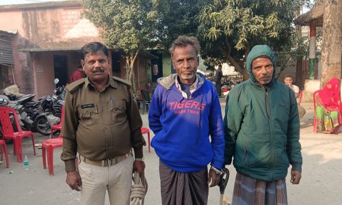 हसनगंज में 16 लीटर देसी शराब के साथ दो तस्कर गिरफ्तार।