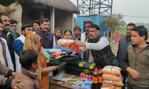 आग की तबाही के बाद मदद की पहल, सांसद के निर्देश पर कमलसिया में राहत सामग्री वितरण