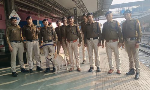 26 जनवरी को लेकर रेल परिसर में कड़ी सुरक्षा।आरपीएफ जीआरपी ने निकाला संयुक्त फ्लैग मार्च।